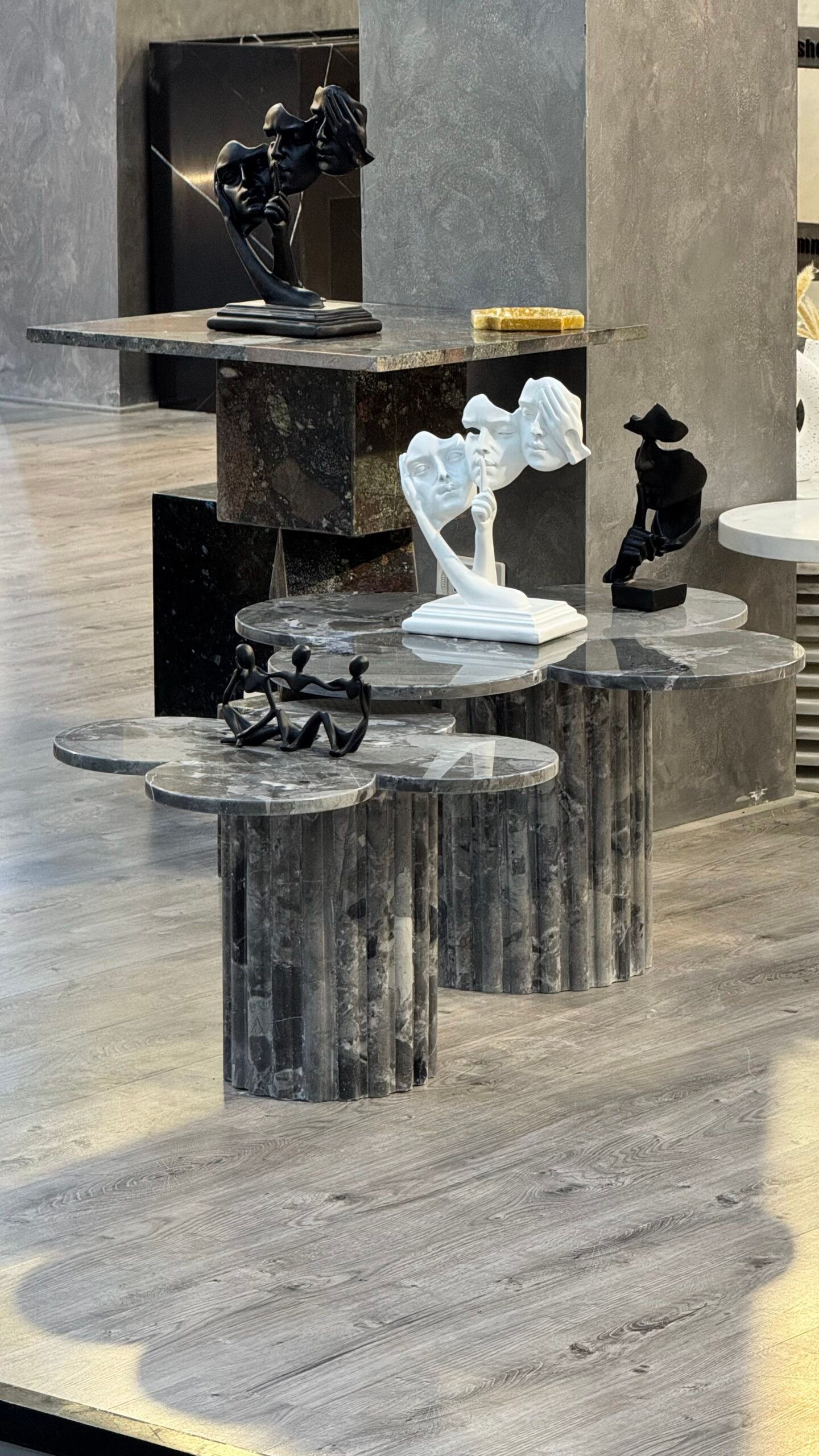 Van Cliff Coffee Table Set